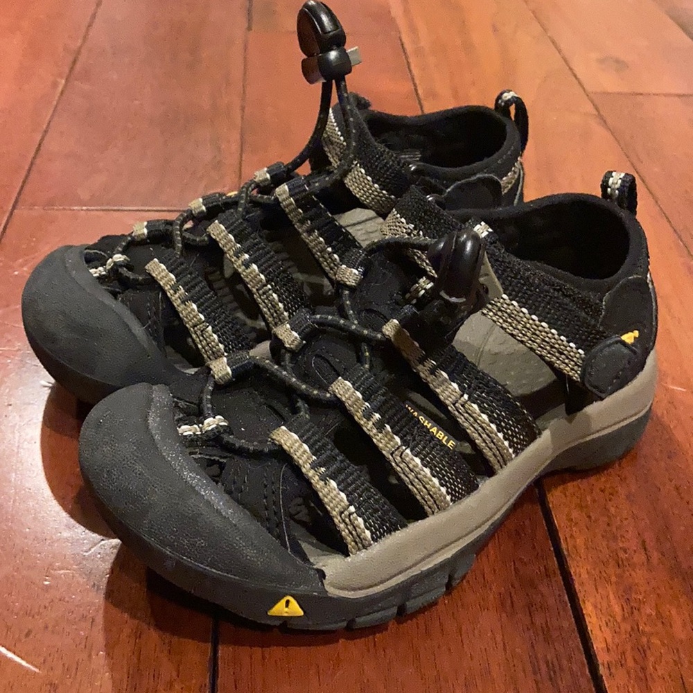 Boys Keen sandals size 9